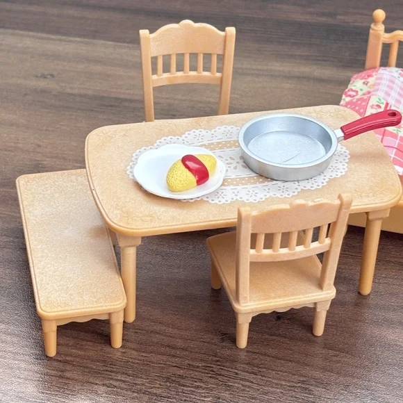 CALICO CRITTERS Cozy Cottage Starter Home Sylvanian Families Rabbit & Furniture - Picture 4 of 6